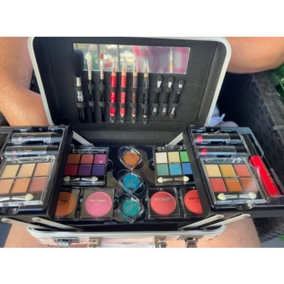 All In One Makeup Set for Teen Girls for Beginners w Eye Shadow Palette - Picture 2 of 4